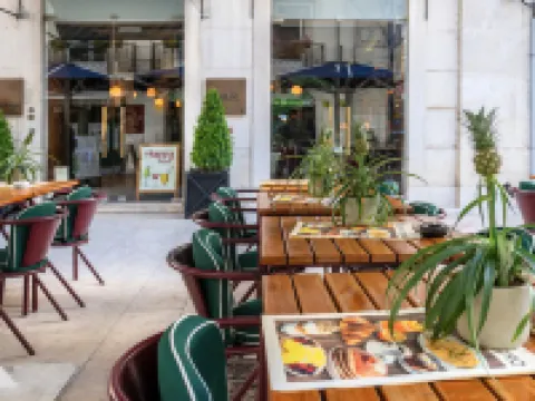 Brown's Boutique Hotel Hotels near Arco da Rua Augusta