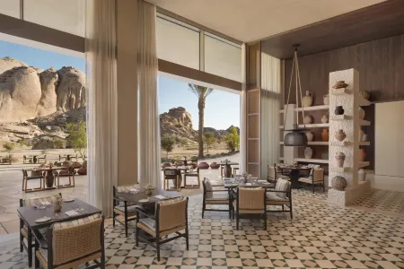 Desert Rock Resort Отели в г. Умлуж