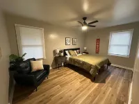 Charming 2-bedroom house in Warner Robins with WiFi and AC