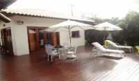 Villa Cascais - Luxury Villa in Gated Community. Guarajuba/Itacimirim のホテル
