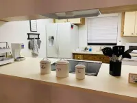 Lovely 1 bedroom unit with pool