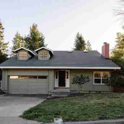 Elegant Wine Country Retreat with Pool, Fireplace & Scenic Deck Views Hotel Exterior