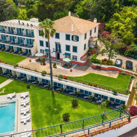 Pestana Quinta Perestrello Premium Boutique Hotel Отели рядом с достопримечательностью «Монастырь Санта-Клара-а-Велья»