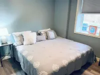 NEW Stylish Apartment with Hot Tub