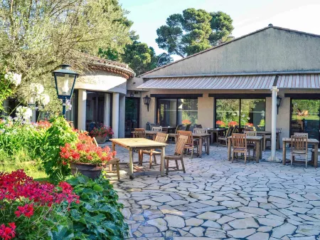 Hôtel Mercure Carcassonne la Cité Отели в г. Каркасон