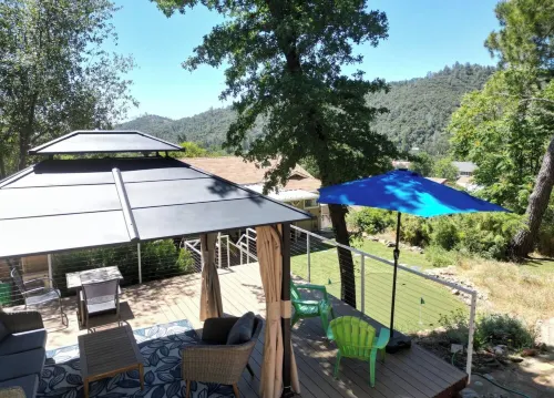 Mariposa Retro Retreat, Mid-Mod style and easy walk to town