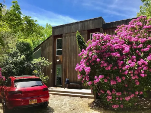 Beautiful designer modern luxury home - steps from beach