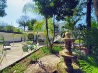 Beautiful Private Tropical Oasis 2 Bedroom 2 Bath Apt, Chef's Kitchen. 1st Floor