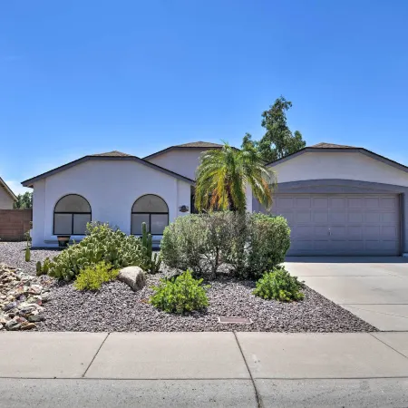 Glendale Home w/ Pool - Walk to Nfl Games!