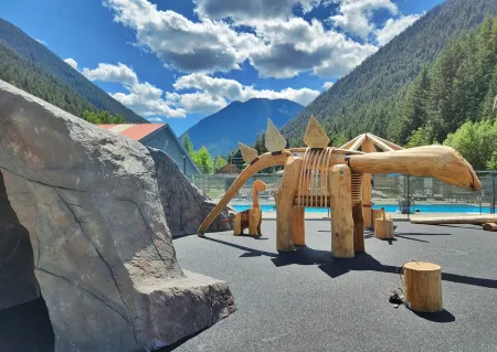 Magic Mushroom A-Frame Cabin with wood-burning hottub