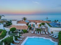 The Sea Club - parking