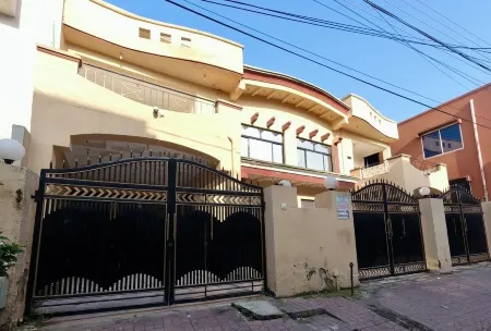 Room-Room Serene Retreat in Rawalpindi -