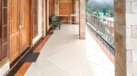 Villa Al Barokah Syariah Family Mitra RedDoorz Near Sarangan Lake Hotels in Kecamatan Magetan