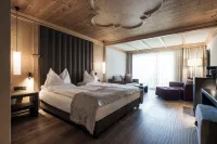 Adler Spa Resort Dolomiti Hotels in Urtijëi