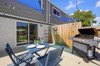 Comfortable Abode Near Historic Downtown - parking