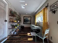 Historic brick 2-bedroom house in downtown Hannibal with off street parking WiFi Hotels in Mason Township