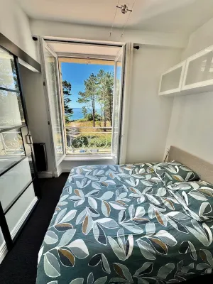 Exceptional apartment - Seafront Hotels near L'ilot Cinq Sens