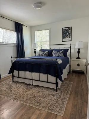 Farm house 2 bedrooms cottage in Upper Lake with WiFi, AC, and family-friendly.