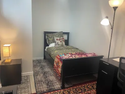Blue Kuti B&B Hotels in Southeast Edmonton