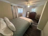 Peaceful 2Br Cottage-Big Backyard Deck, WiFi, Big TV! Parks, Museums, Pit Int’l.