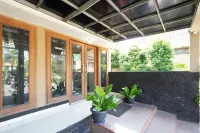 Sutan Raja Villa Kuningan Hotels in Cigandamekar