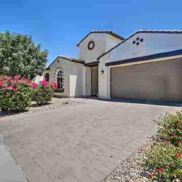 Modern Azure Home w/ Beautiful Patio, Pool & Spa! Hotel Exterior