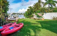 Manatee Pocket! 3 Bedrooms 1 Bathroom. Right on the water!