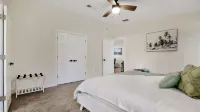The Oak Hideaway Pet Friendly 3Bd! - Bungalows