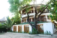 Silver Rock Hotel & Beachfront Apartments Hotels near Pozzo d' acqua Siciliano