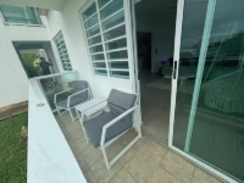 Charming 3-bedroom condo with pool and pickle ball in delightful Quebradillas Hoteles en Quebradillas