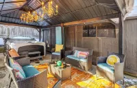 North Salt Lake Escape w/ Hot Tub and Claw foot Soaking Tub