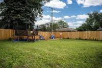 Spacious 5-bedroom house with Jacuzzi, Game room & WIFI in delightful Southfield Hotels in Southfield