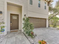 3 Mi to Usf: Dog-friendly Home w/ Large Yard Hotels in Lutz