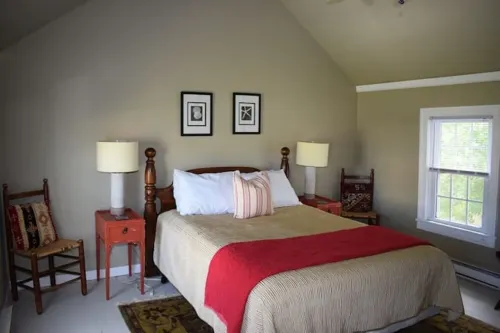 Captains Quarters-CHARMING Cottage Close to Town!!