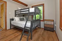 Walk to Beach - Close to Town - Pet Friendly Cabin