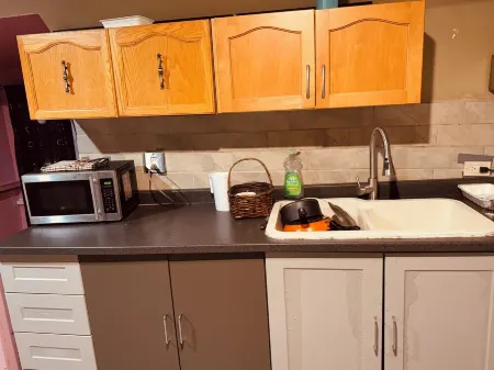 Cozy On Downtown Hamilton Отели рядом с достопримечательностью «McMaster University Centre for Continuing Education»