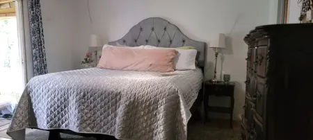 Marvelous cottage with Hot Tub in Crescent City Отели в г. Бертш-Ошенвью