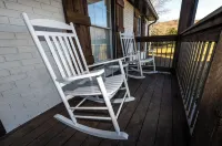Red River Gorge! 5 bed/3bath on 8 private acres!! Hot tub, Arcade room, Garage