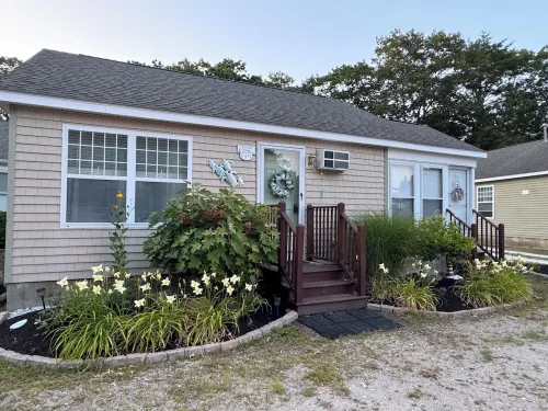 This sweet, cozy, and relaxing beach cottage is ready for you in 2024! Sleeps 6!