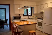 Charming 3-bedroom home in Mt Pleasant near colleges, Casino and children parks Hotels in Mount Pleasant