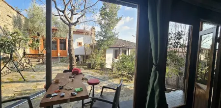 Birgi Mai Siyah Konak; Osmanlı döneminden kalma bağımsız girişli evler. Отели в г. Йодемиш