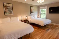 Greenbrier Landing: Tranquil Luxury on 6 Acres