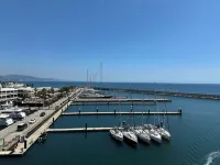 Apartment on the water in Barcelona 산아드리안드베소스 호텔