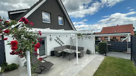 Vacation home "Achterhus" with lots of space incl. home office. Near Lübeck & Baltic Sea
