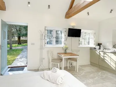 Detached Studio. Sleeps 2, pet friendly, with parking Hotel in zona Lulworth Cove