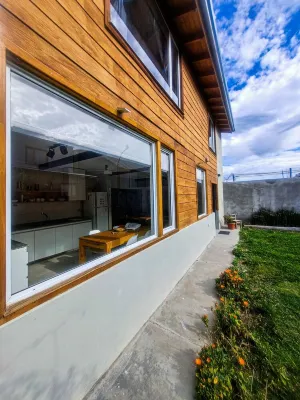 Charming 2-bedroom house in tranquil Esquel with WiFi Hotels in Esquel