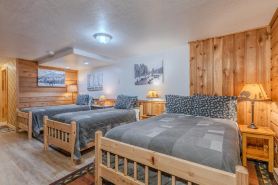 Spacious Condo with Modern Kitchen and Parking - Charming Adventure Haven