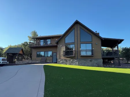 3-bedroom home in Pine-Strawberry with WiFi, fitness room, AC, no pets