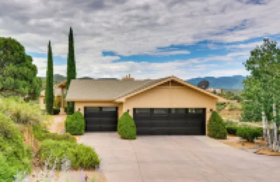 Prescott Gem Hot Tub and Mtn Views, 7 Mi to Dtwn