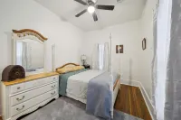 1800s Farmhouse—King Bed~Big Kitchen~Games & DVDs